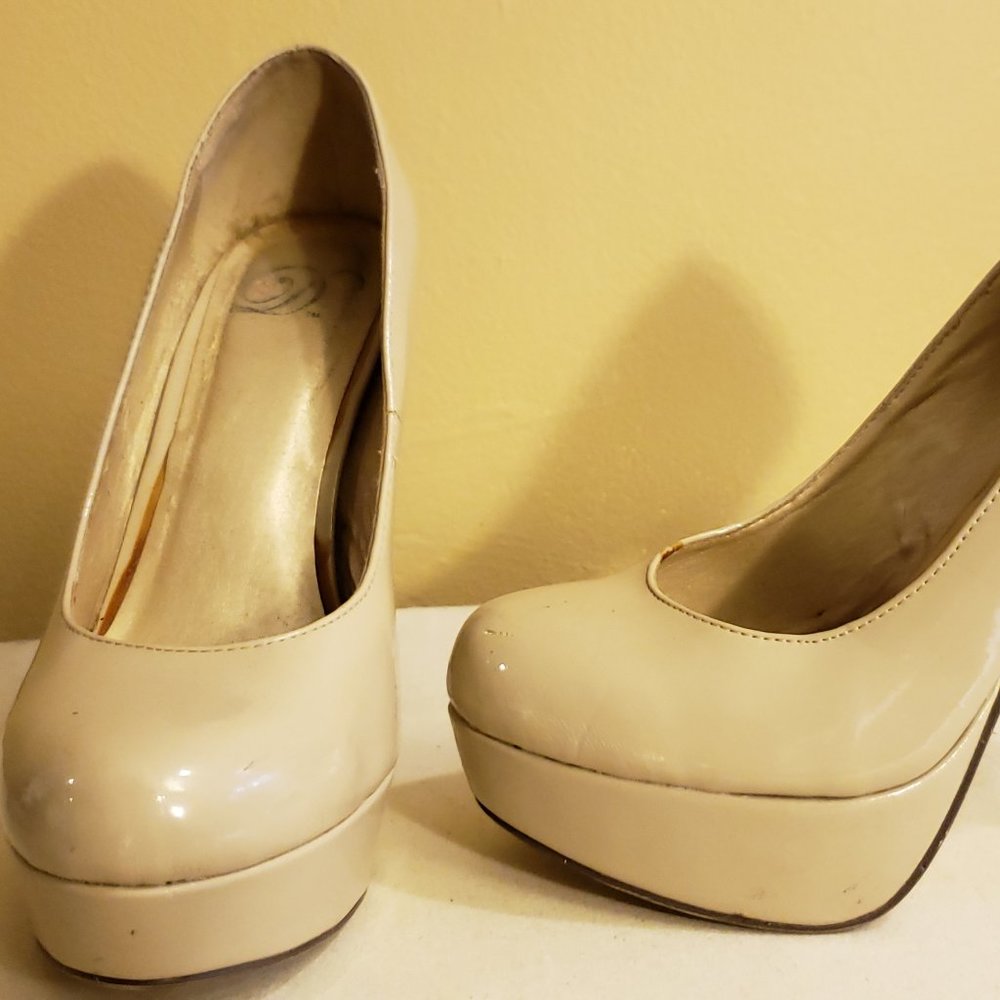 Taupe/Tan/Beige/Nude Stiletto pumps/heels 7.5